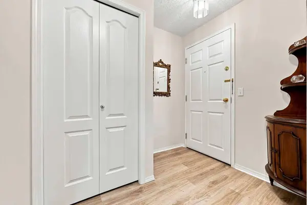 10 Sierra Morena Mews SW #308, Calgary, AB T3H 3K5