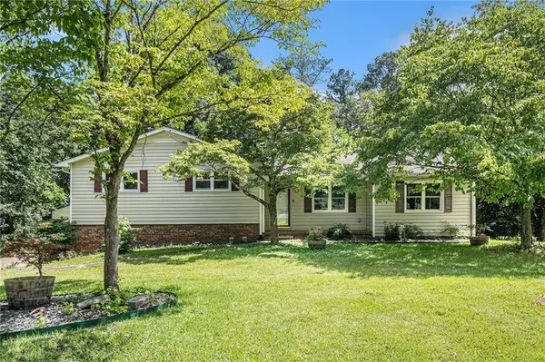 2067 Skyhawk LN, Acworth, GA 30102