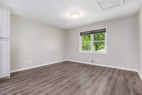 2067 Skyhawk LN, Acworth, GA 30102