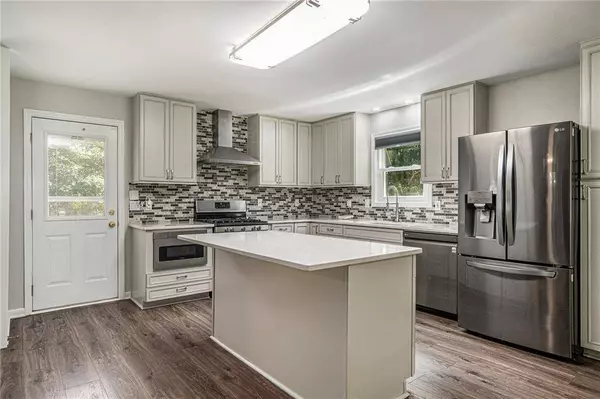 2067 Skyhawk LN, Acworth, GA 30102