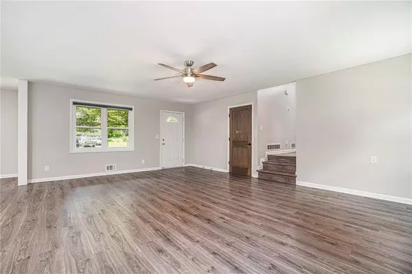 2067 Skyhawk LN, Acworth, GA 30102