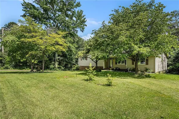 2067 Skyhawk LN, Acworth, GA 30102