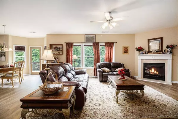 5925 Crescent Landing DR, Cumming, GA 30028