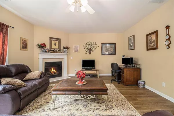 5925 Crescent Landing DR, Cumming, GA 30028