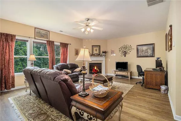 5925 Crescent Landing DR, Cumming, GA 30028