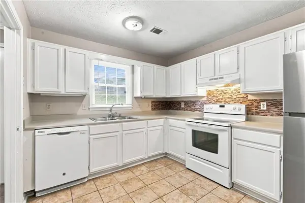 136 Sterling CT, Alpharetta, GA 30004