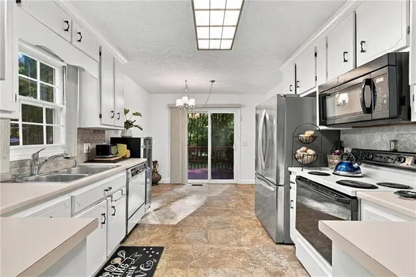 322 Mariner CIR, Woodstock, GA 30189