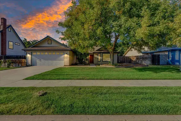 864 Elderwood Lane, Lemoore, CA 93245