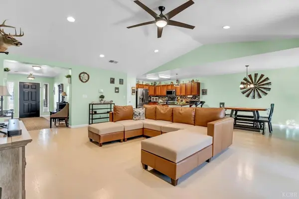 1995 W Tudor Lane W, Hanford, CA 93230