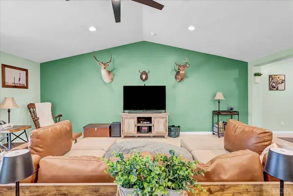 1995 W Tudor Lane W, Hanford, CA 93230