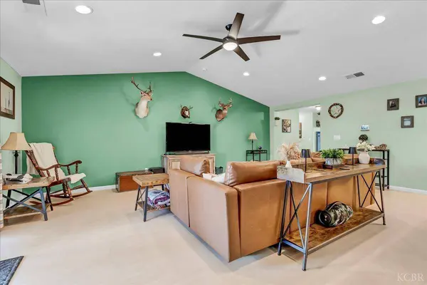 1995 W Tudor Lane W, Hanford, CA 93230