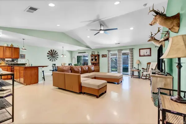 1995 W Tudor Lane W, Hanford, CA 93230