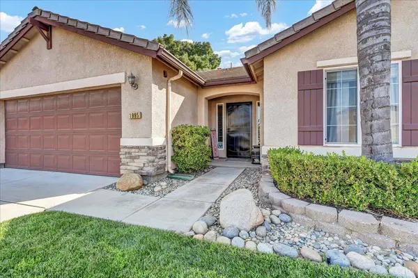 1995 W Tudor Lane W, Hanford, CA 93230