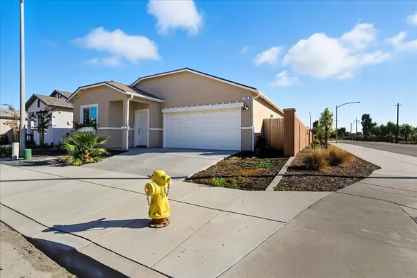 599 Sandtrap Lane, Lemoore, CA 93245