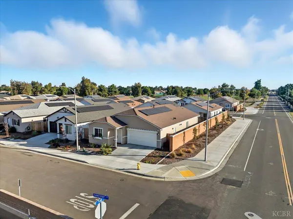 599 Sandtrap Lane, Lemoore, CA 93245