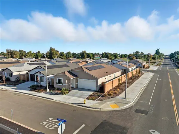599 Sandtrap Lane, Lemoore, CA 93245