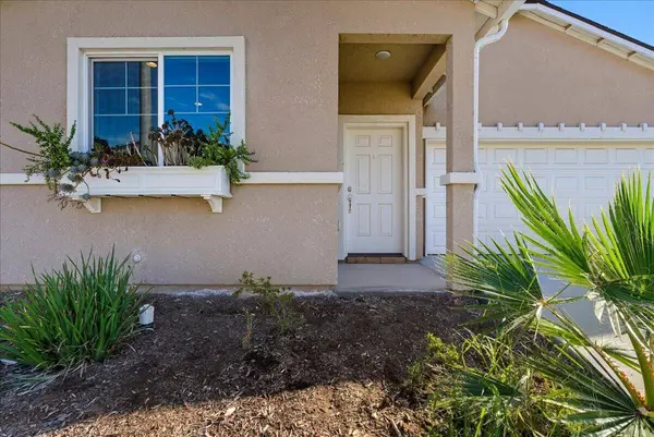 599 Sandtrap Lane, Lemoore, CA 93245