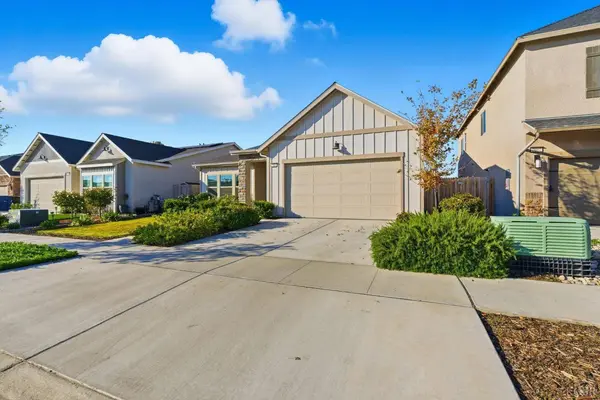 2610 W Mallard Lane W, Hanford, CA 93230