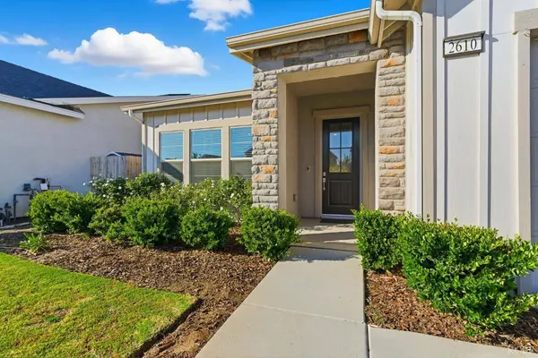 2610 W Mallard Lane W, Hanford, CA 93230