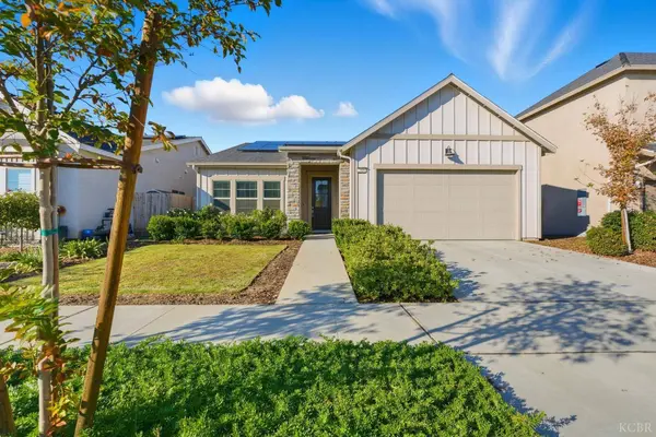 2610 W Mallard Lane W, Hanford, CA 93230