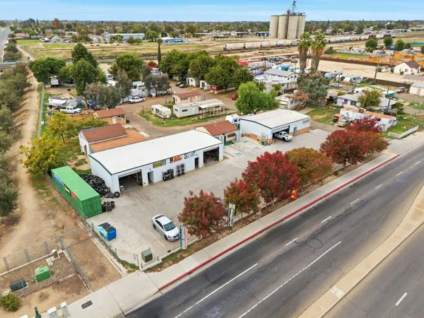 955 S K Street, Tulare, CA 93274