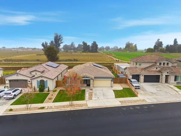 512 Daphne Lane, Lemoore, CA 93245