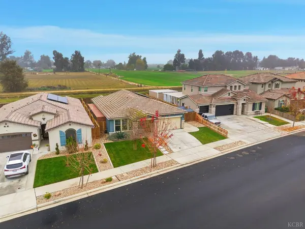 512 Daphne Lane, Lemoore, CA 93245