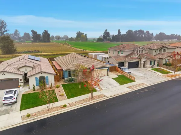 512 Daphne Lane, Lemoore, CA 93245