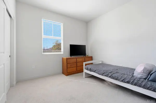 1834 W Twilight Street, Hanford, CA 93230