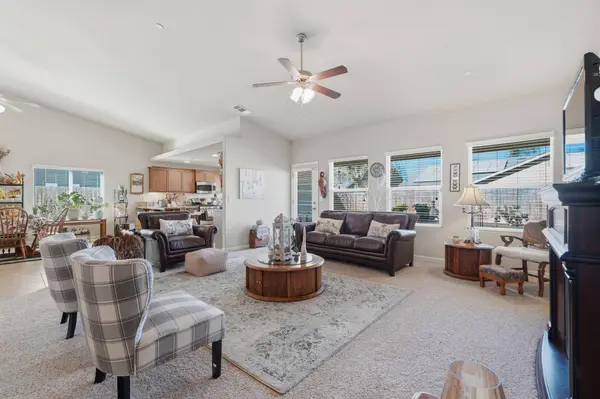 1876 W Hayward Street, Hanford, CA 93230
