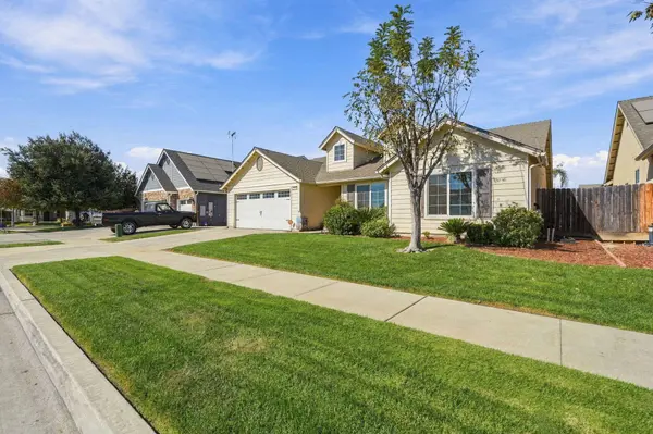 1876 W Hayward Street, Hanford, CA 93230