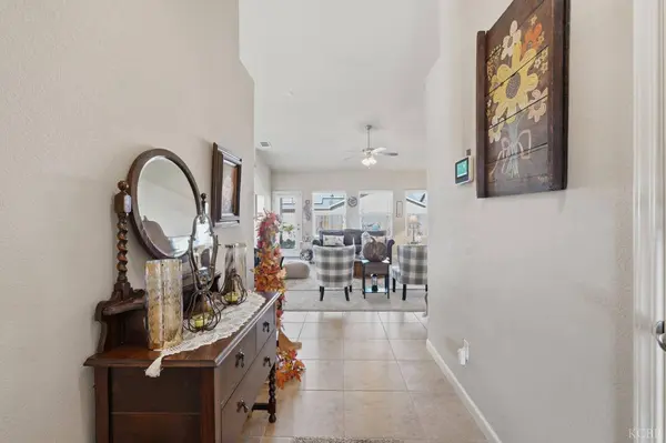 1876 W Hayward ST, Hanford, CA 93230