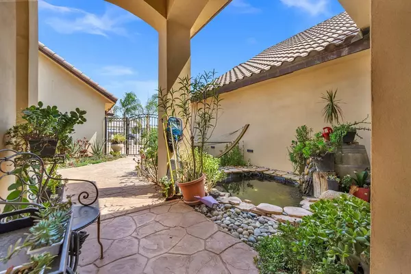 1139 N Citrus Ct, Visalia, CA 93292-4119