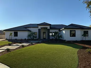 1701 S Crumal St, Visalia, CA 93292-9663