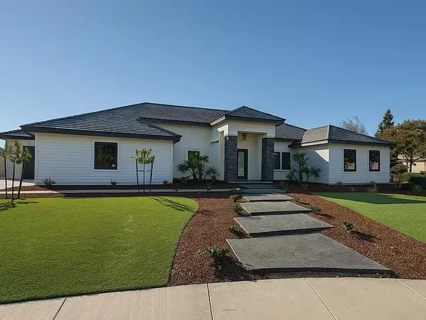 1701 S Crumal St, Visalia, CA 93292-9663