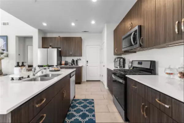 3432 W Good Avenue, Visalia, CA 93277