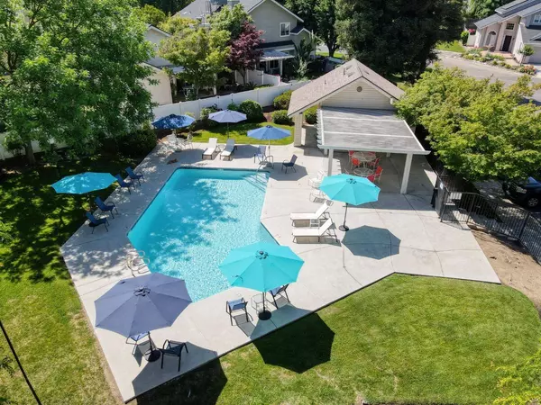 9162 N Woodlawn DR, Fresno, CA 93720