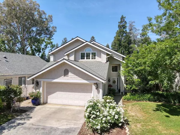 9162 N Woodlawn DR, Fresno, CA 93720