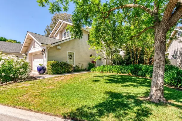 9162 N Woodlawn DR, Fresno, CA 93720