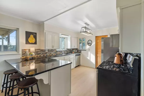 10448 9 1/2 Avenue, Hanford, CA 93230