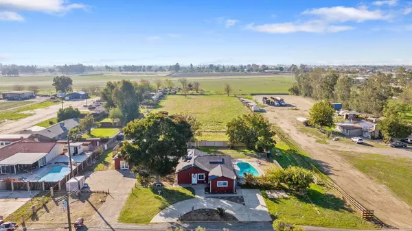 10448 9 1/2 Avenue, Hanford, CA 93230