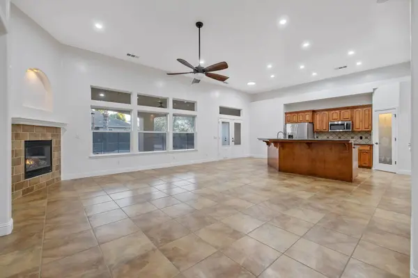 4421 E Douglas Avenue, Visalia, CA 93292