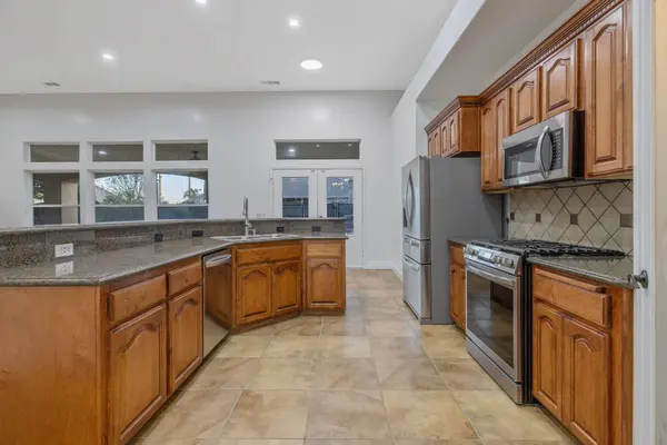 4421 E Douglas Avenue, Visalia, CA 93292