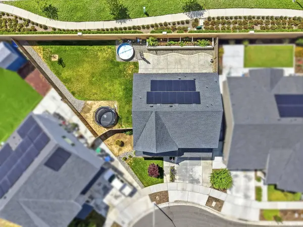 2429 W Claridge Way, Hanford, CA 93230