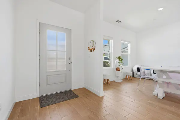 2429 W Claridge Way, Hanford, CA 93230