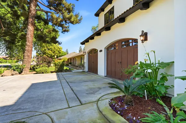 3939 W Robinwood Ave, Visalia, CA 93291-5520