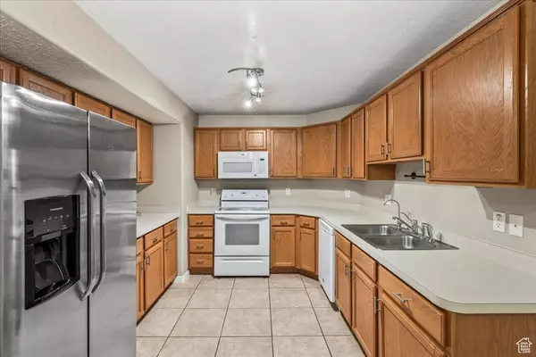 8086 N RIDGE LOOP W #11, Eagle Mountain, UT 84005