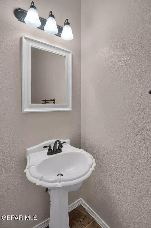 14213 SILVER POINT AVE, El Paso, TX 79938