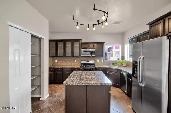 14213 SILVER POINT AVE, El Paso, TX 79938