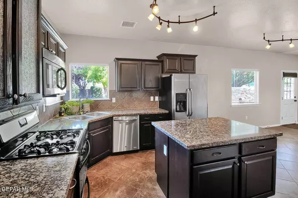 14213 SILVER POINT AVE, El Paso, TX 79938